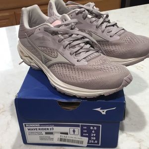 Mizuno Wave Rider 23 size 8.5